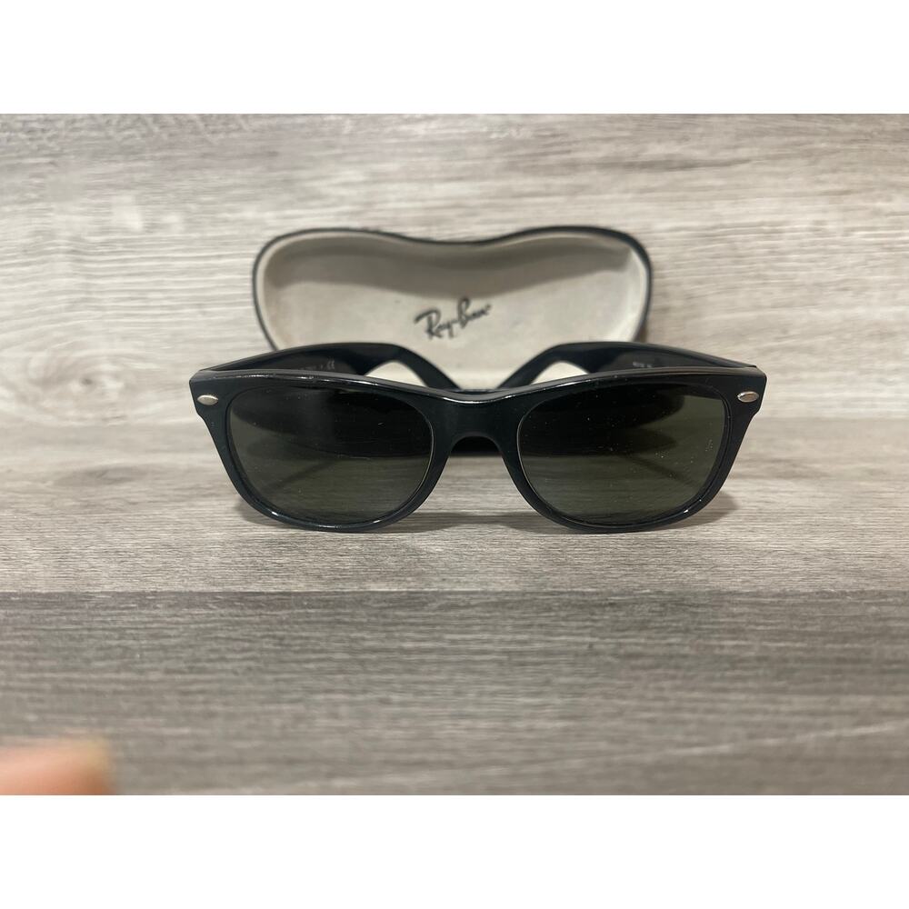 Ray-Ban RB2132 New Wayfarer 901 52-18 Black G15 Sunglasses Italy w/ Case - Picture 10 of 10